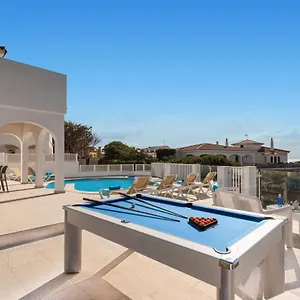 https://chalet-en-calan-forcat.balearic-islands.net